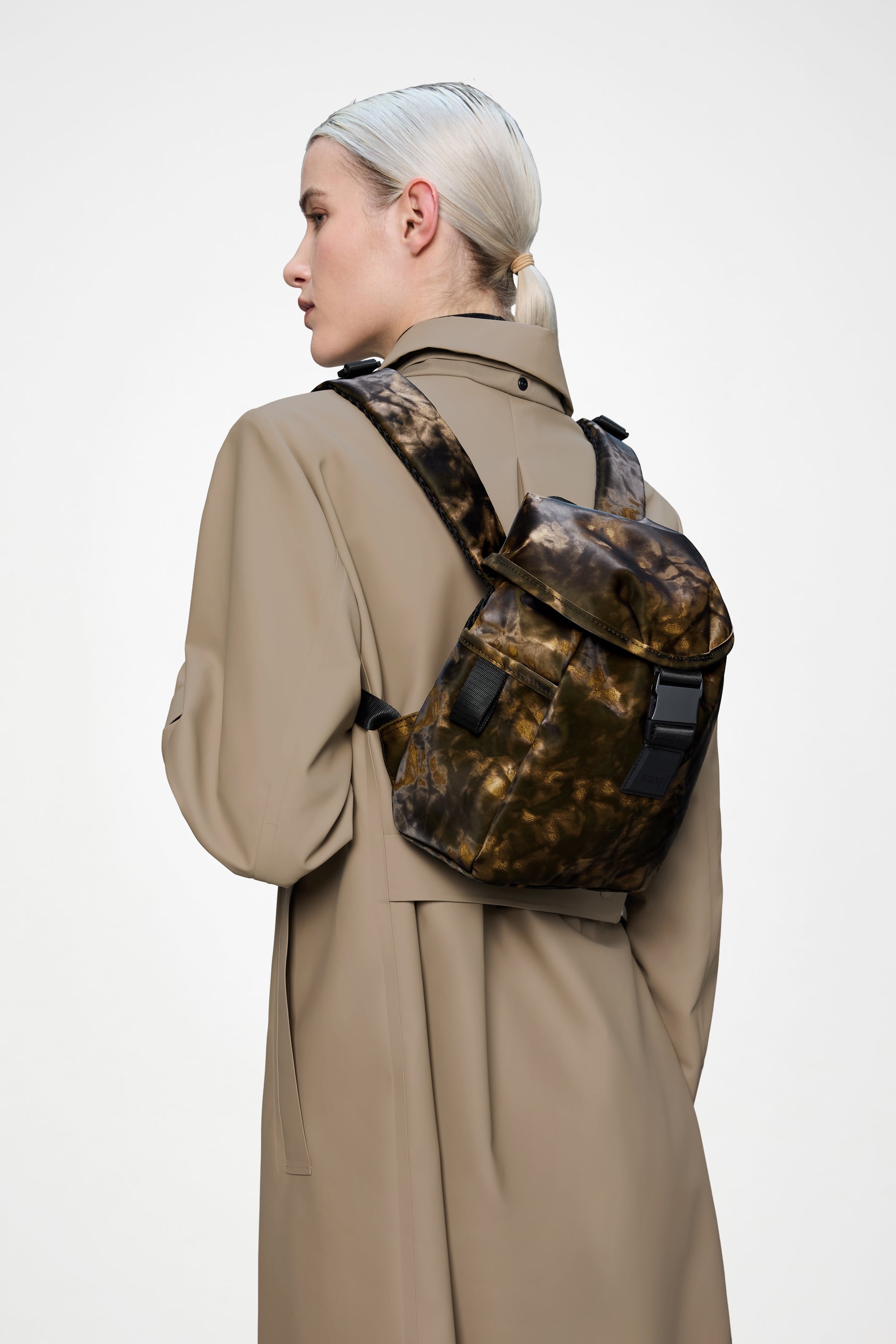 RAINS Valera Bucket Backpack Mini Muddy 5.50L H26 x D10 x W22 cm Backpack