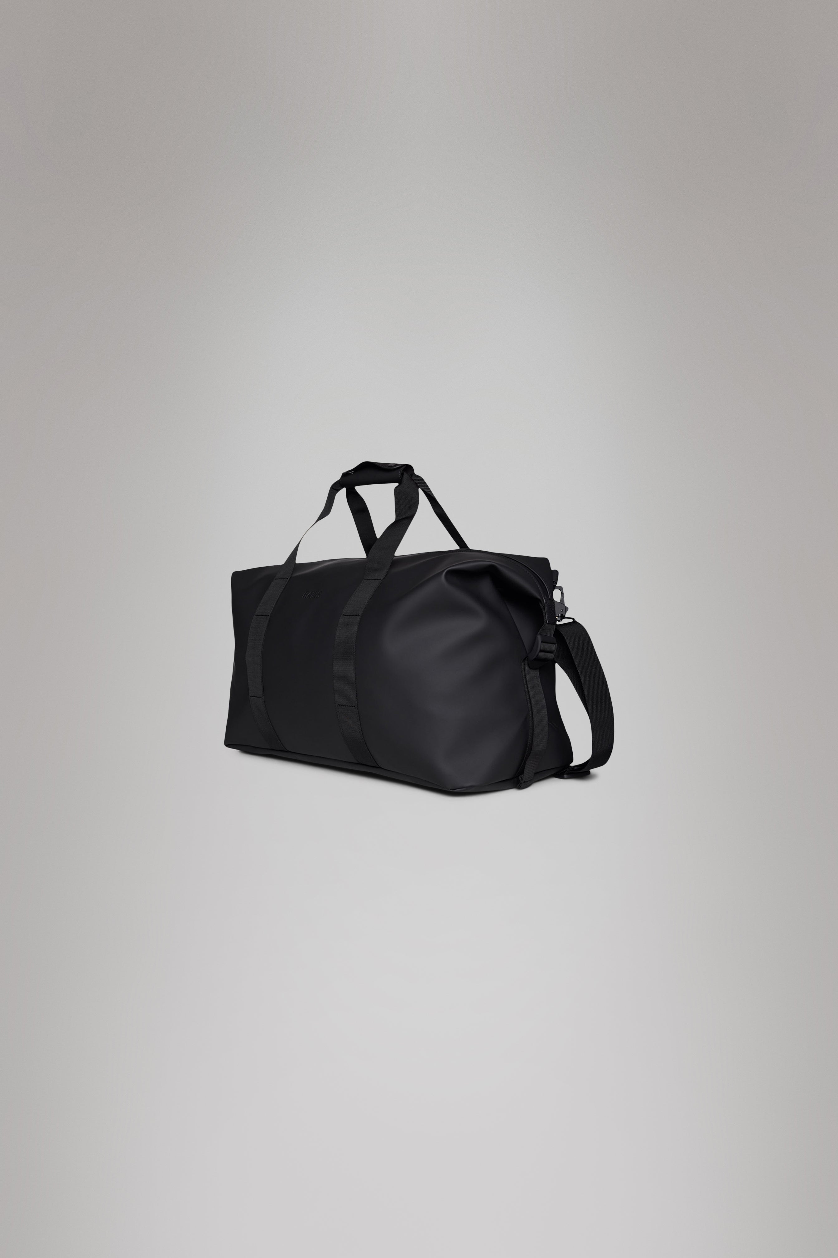 RAINS Hilo Weekend Bag Black 38L H35 x D26 x W62 cm
