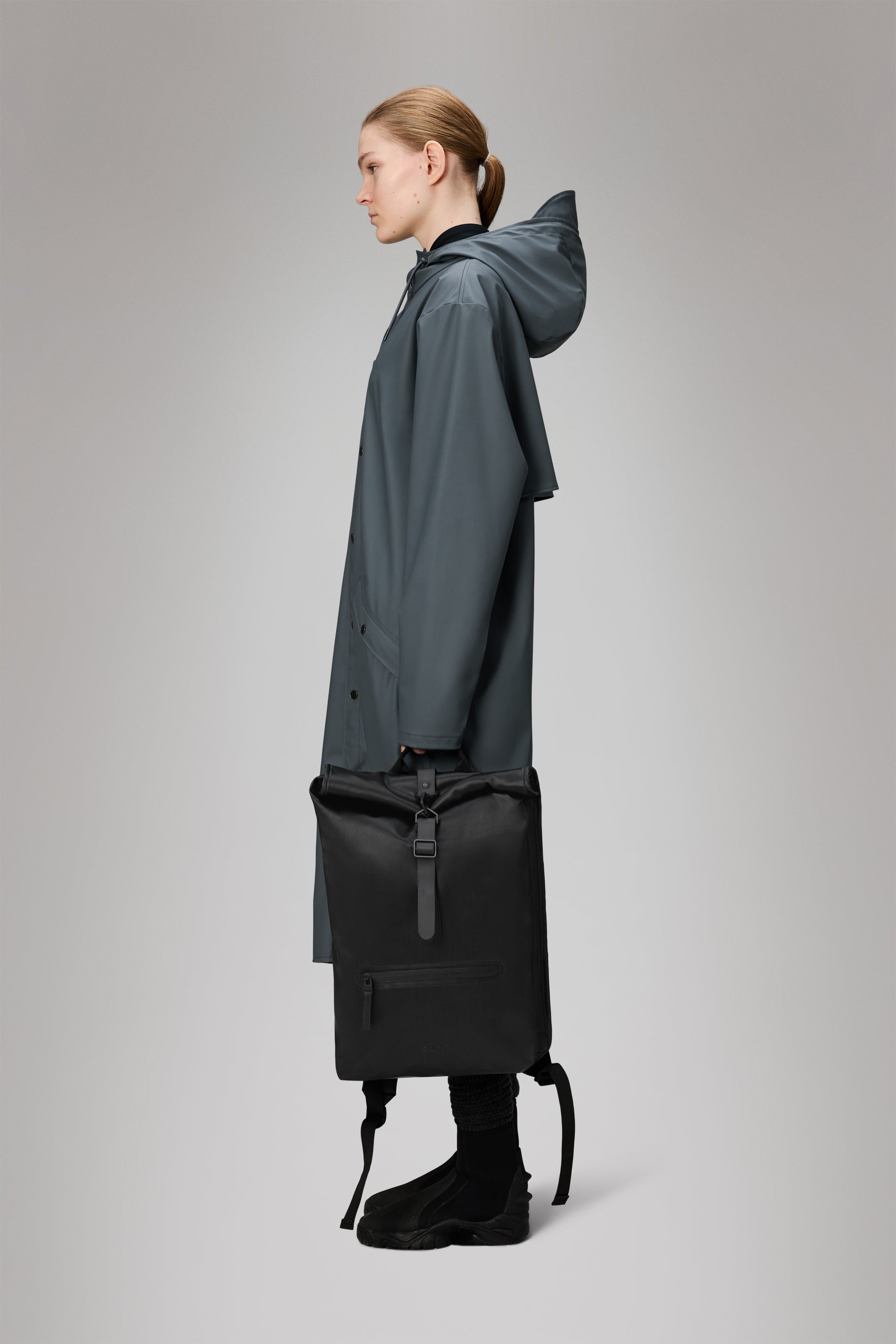 RAINS Rolltop Rucksack Black Grain 17L H60 x D11 x W32 cm Backpack
