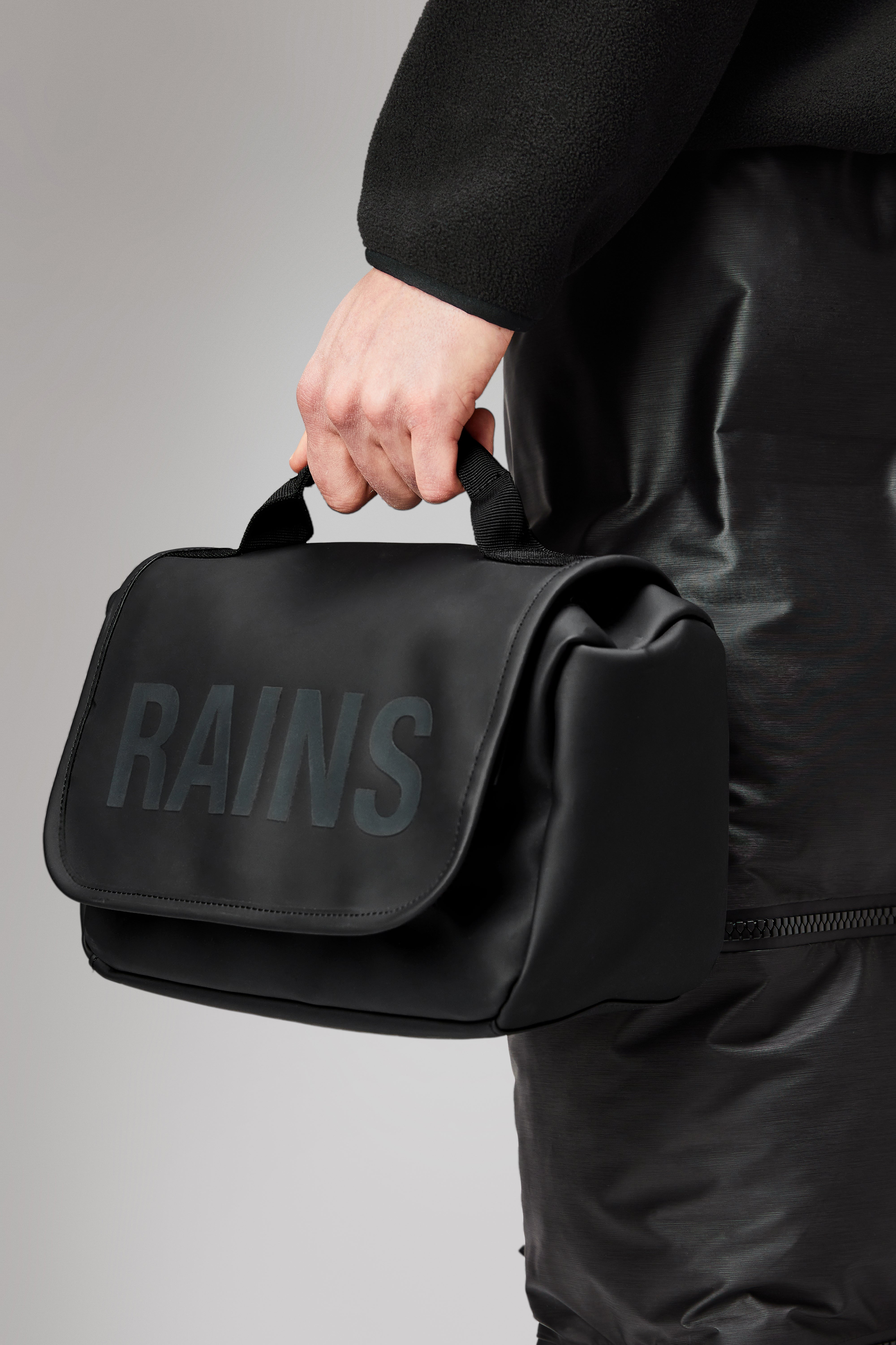 RAINS Texel Wash Bag Black Wash Bag