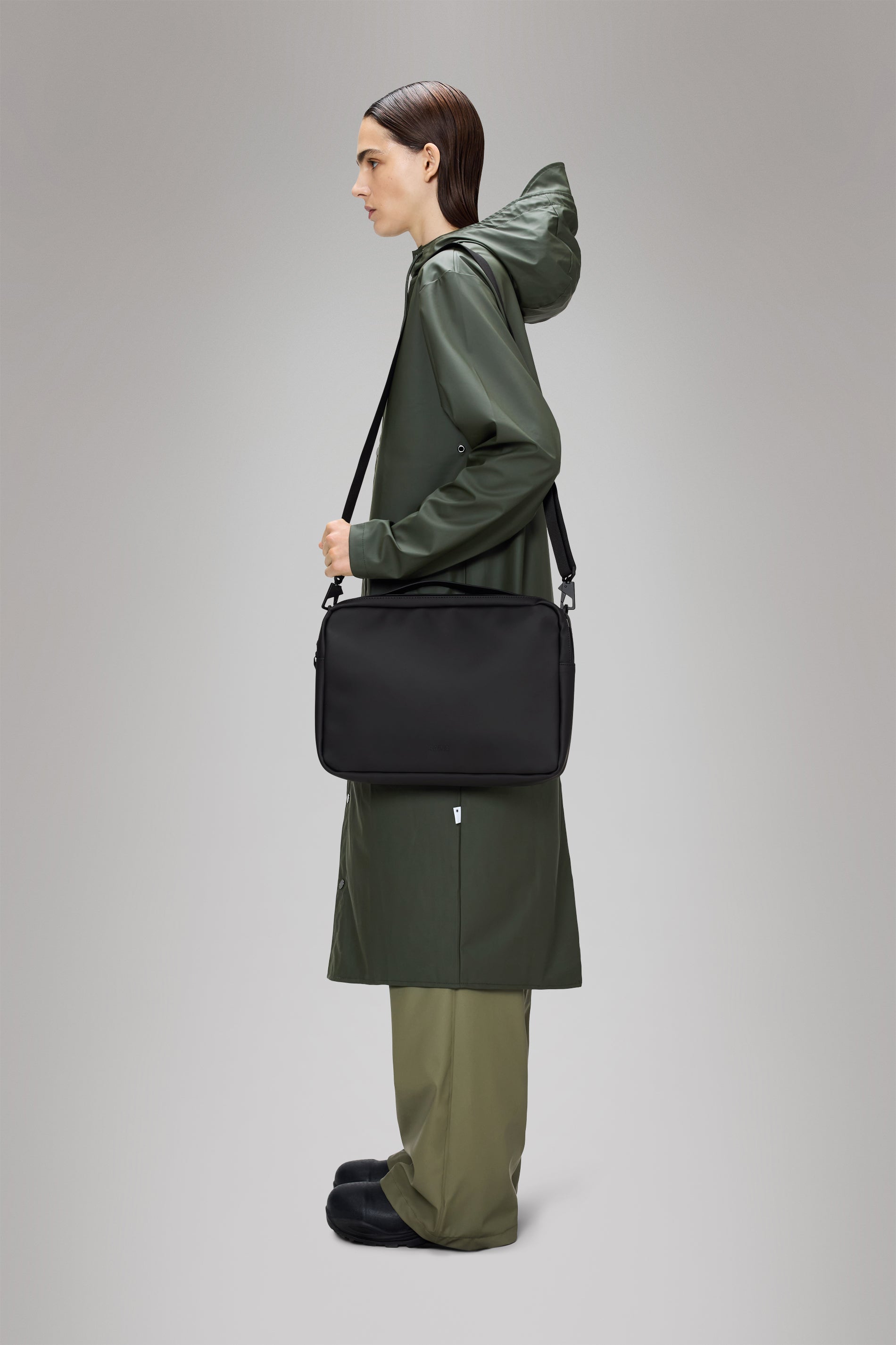 RAINS Laptop Bag 13″/14″ Black 4.80L H25 x D5.50 x W35 cm Laptop bag