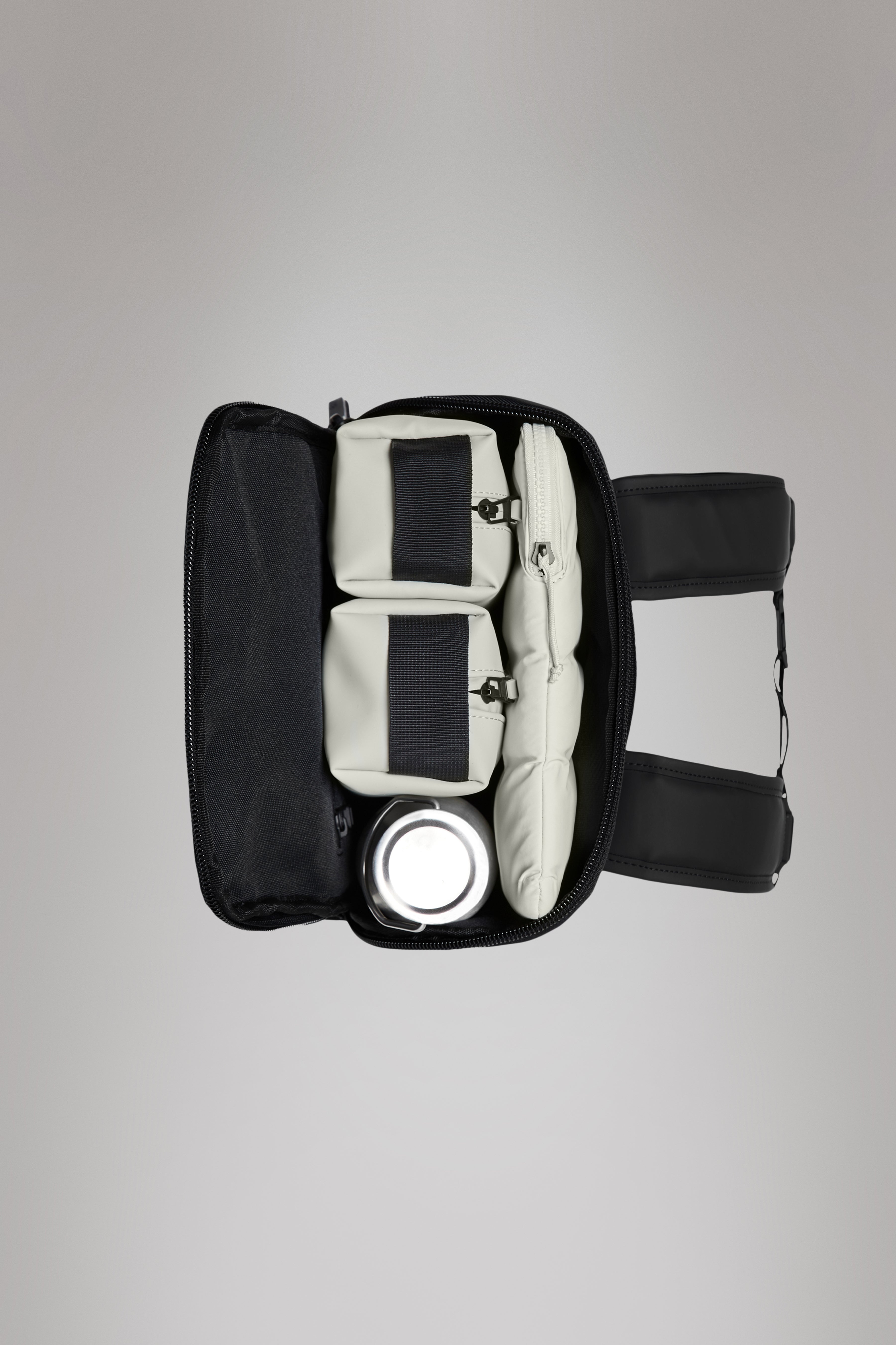 RAINS Trail Cargo Backpack Drift 14L H45 x D12 x W26 cm Backpack