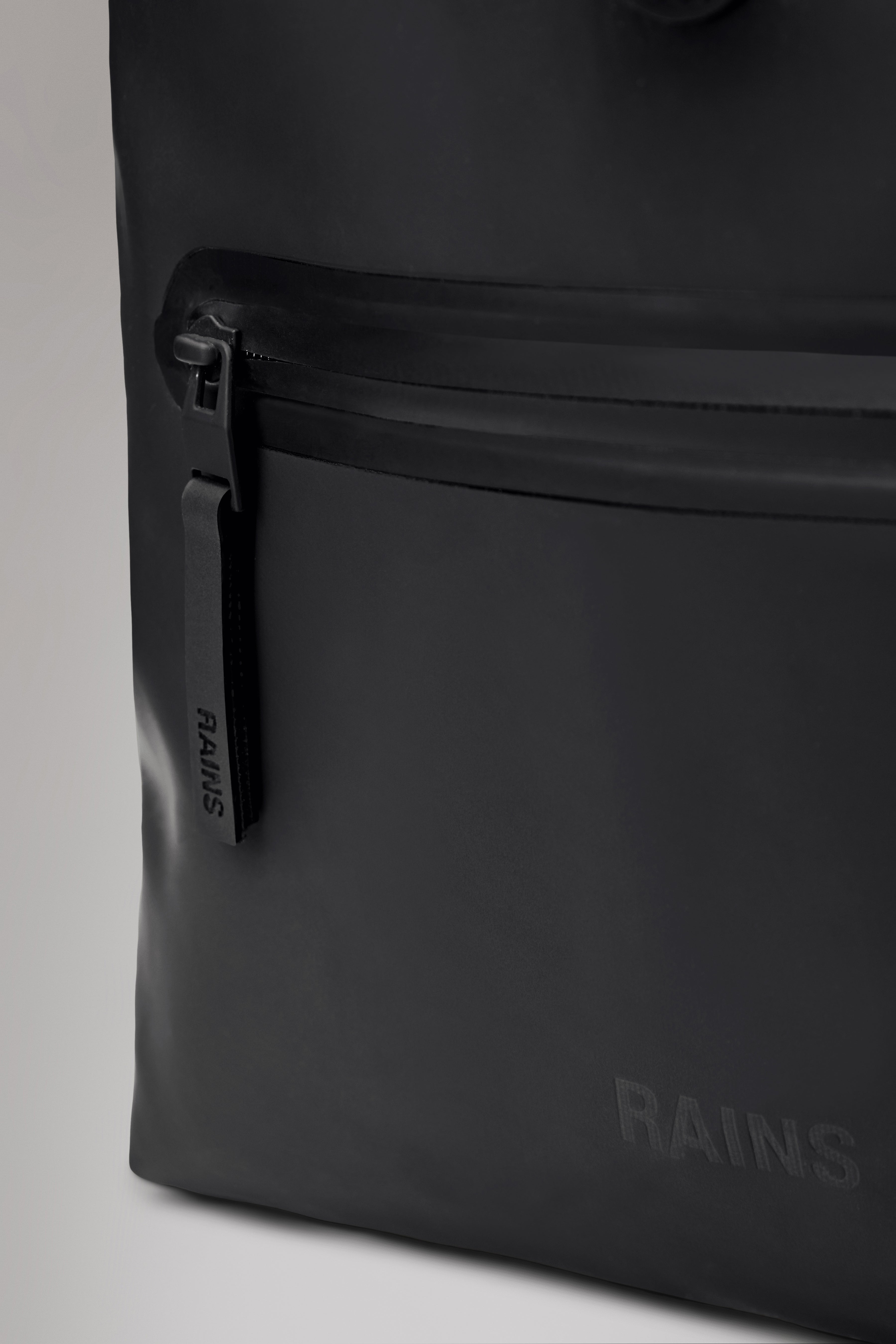 RAINS Rolltop Rucksack Black Grain 17L H60 x D11 x W32 cm Backpack