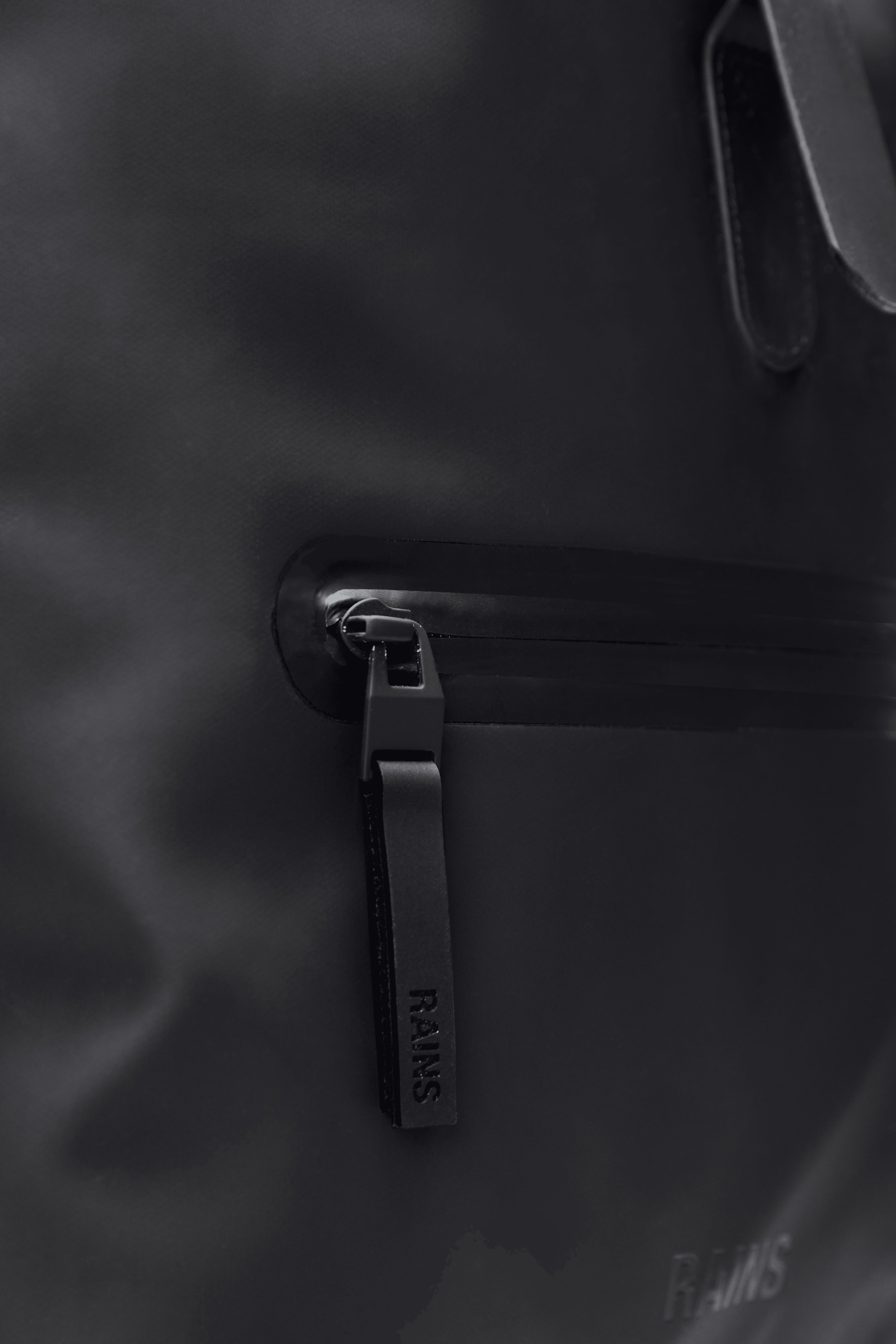 RAINS Rolltop Rucksack Navy 17L H60 x D11 x W32 cm Backpack