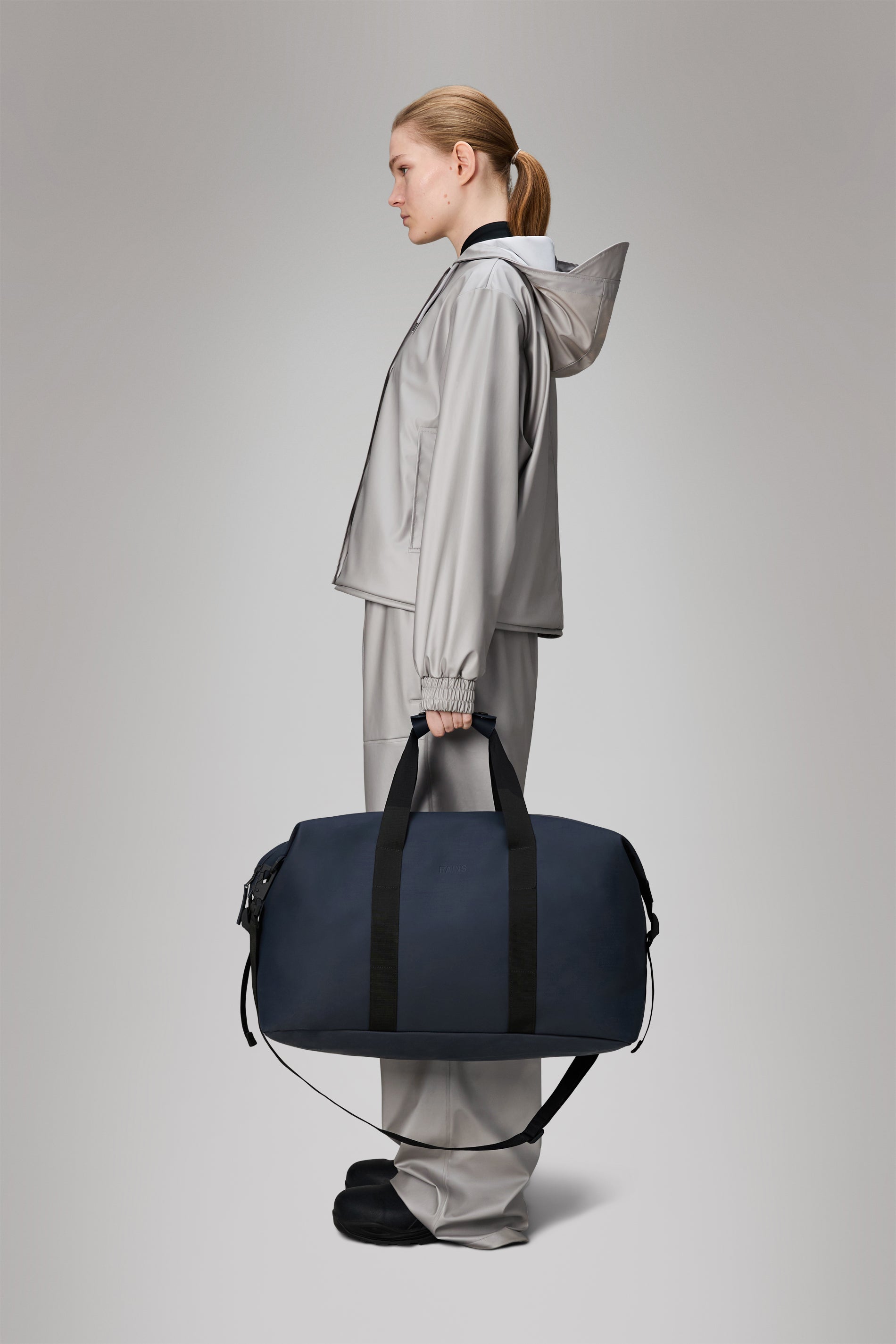 RAINS Hilo Weekend Bag Navy 36L H35 x D26 x W62 cm Weekender