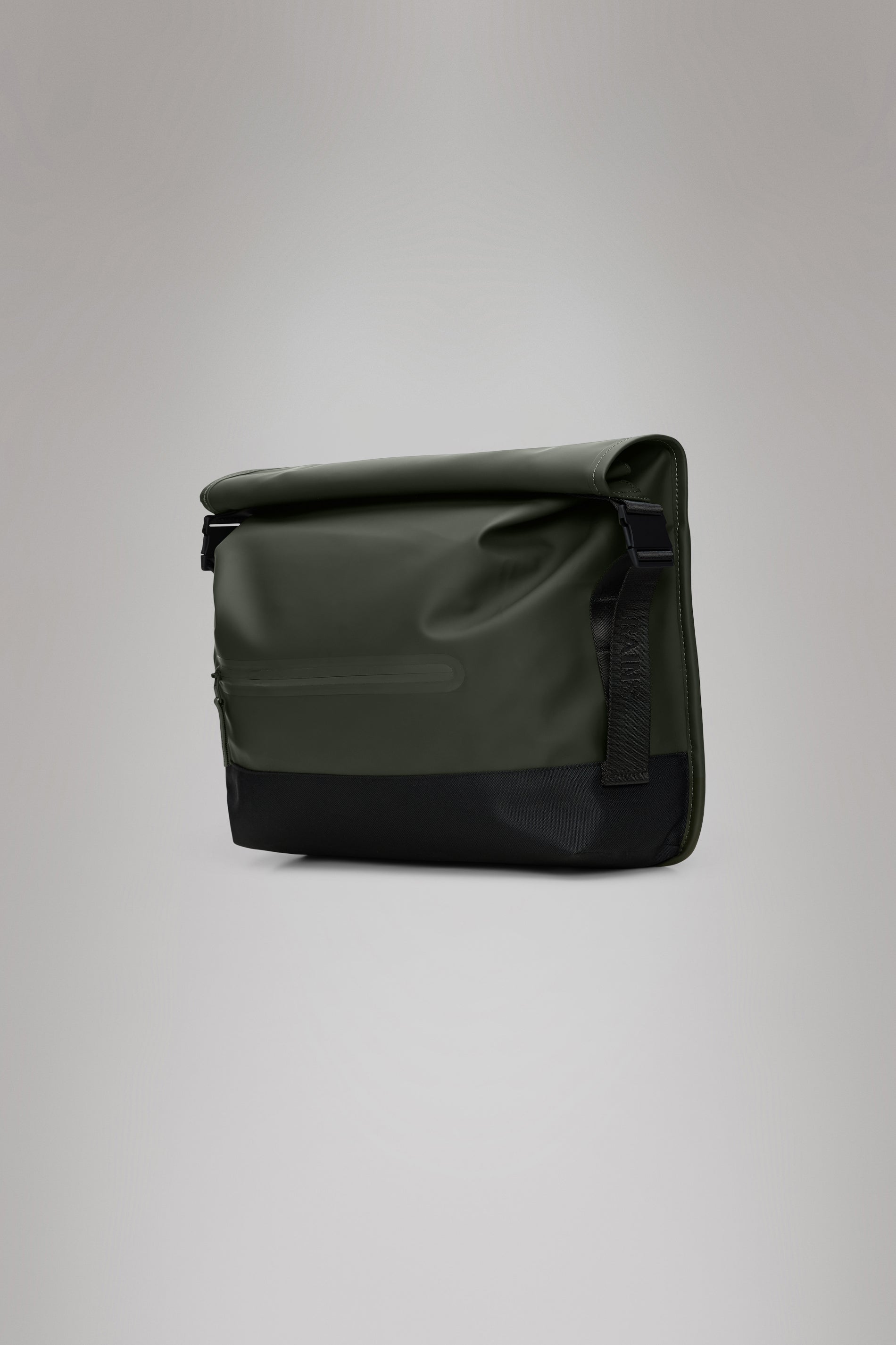 RAINS Trail Rolltop Messenger Bag Green 13L H33 x D12 x W39 cm Messenger