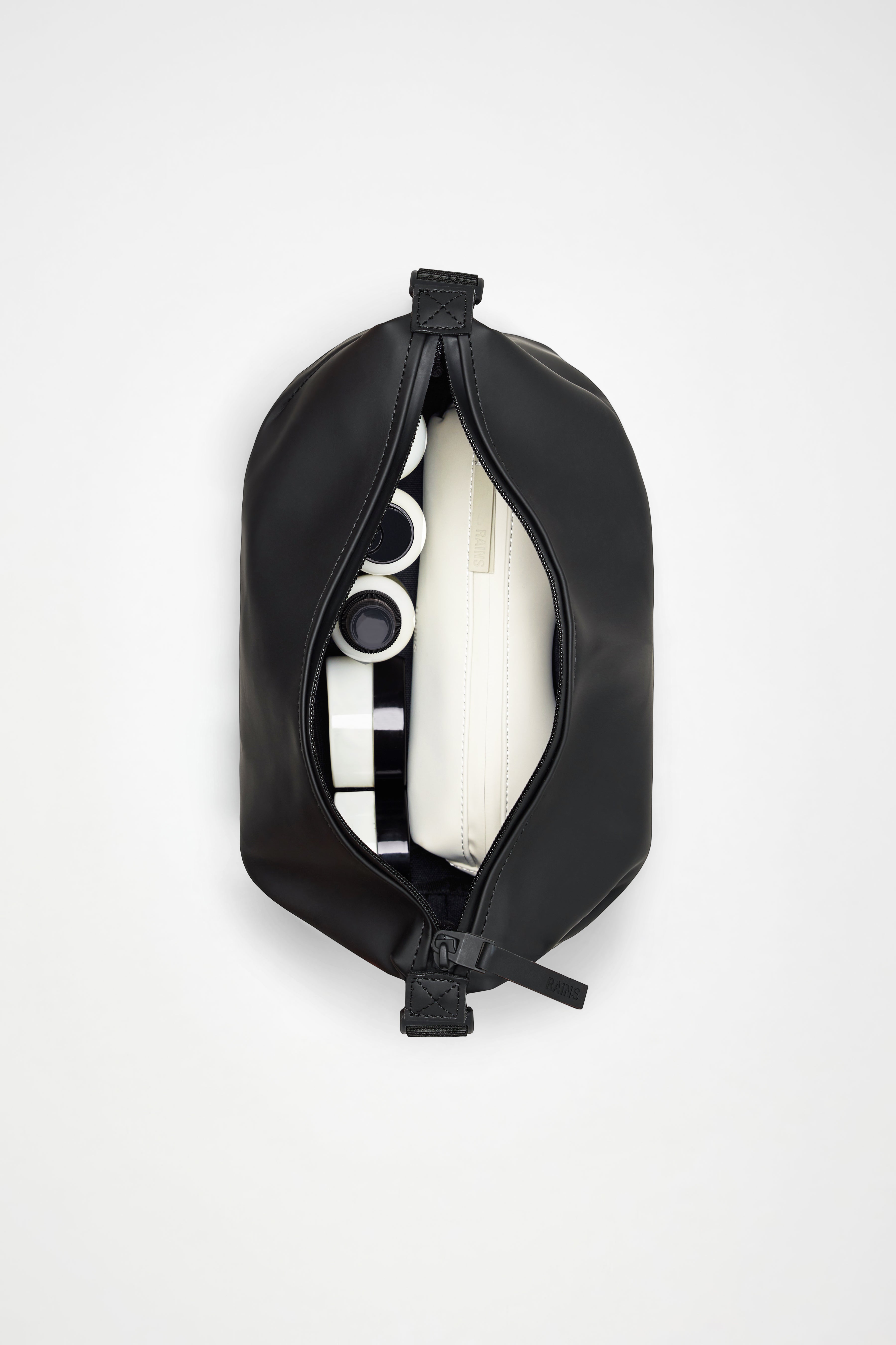 RAINS Hilo Wash Bag Beige 5.50L H15 x D13 x W26 cm Wash Bag