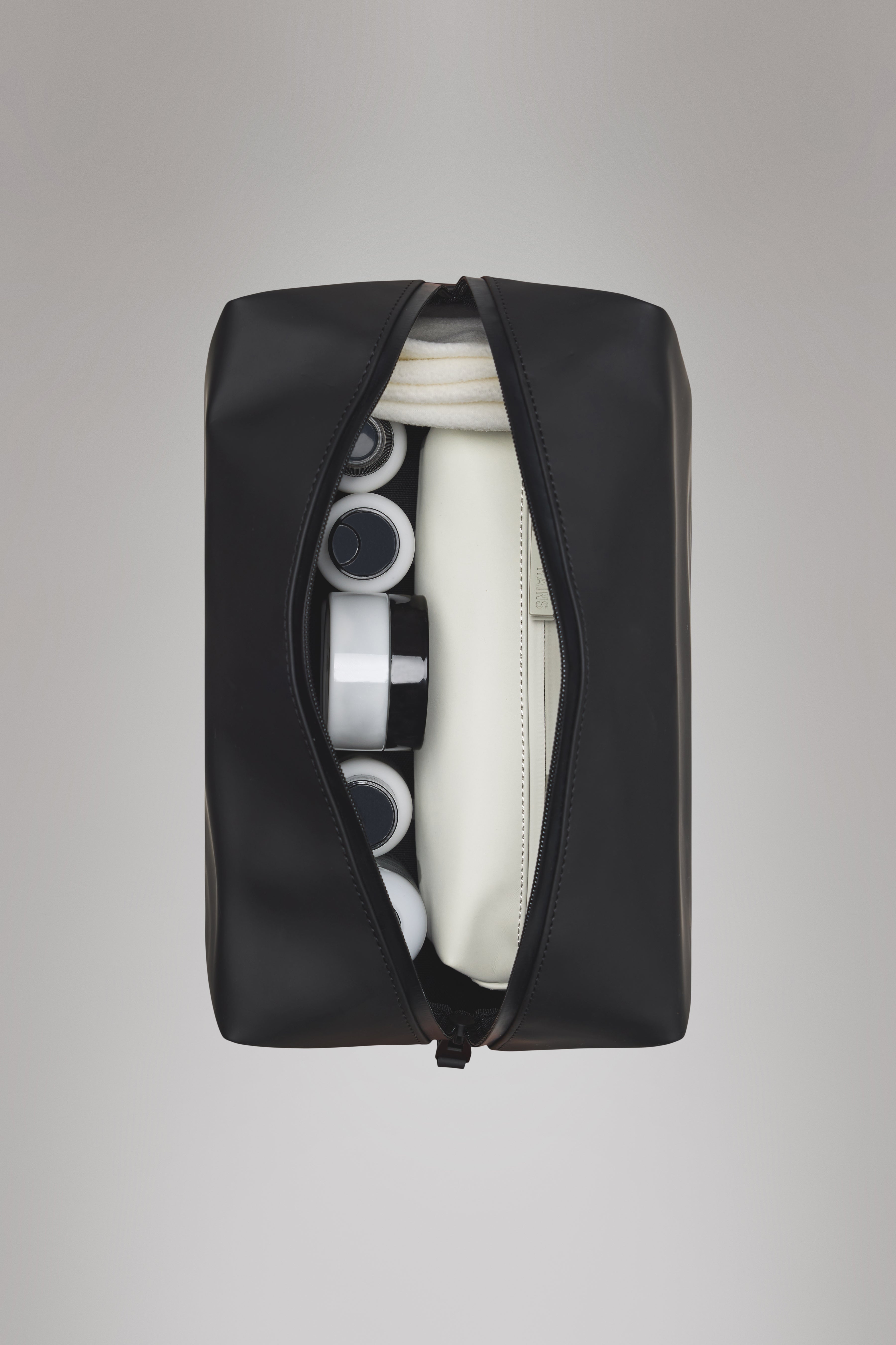 RAINS Wash Bag Large Black 6.70L H17 x D14.50 x W27 cm Wash Bag