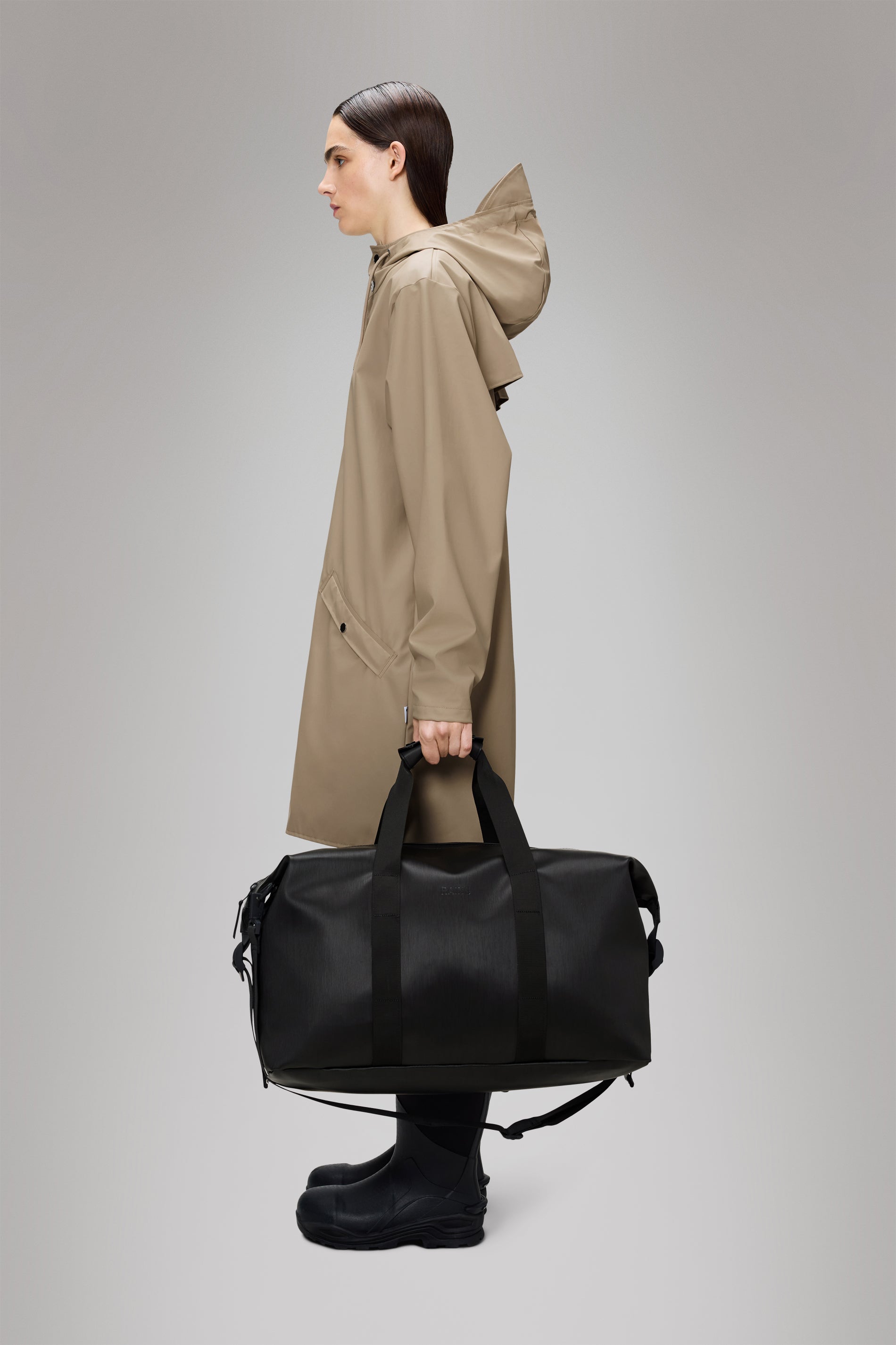 RAINS Hilo Weekend Bag Black Grain 36L H35 x D26 x W62 cm Weekender