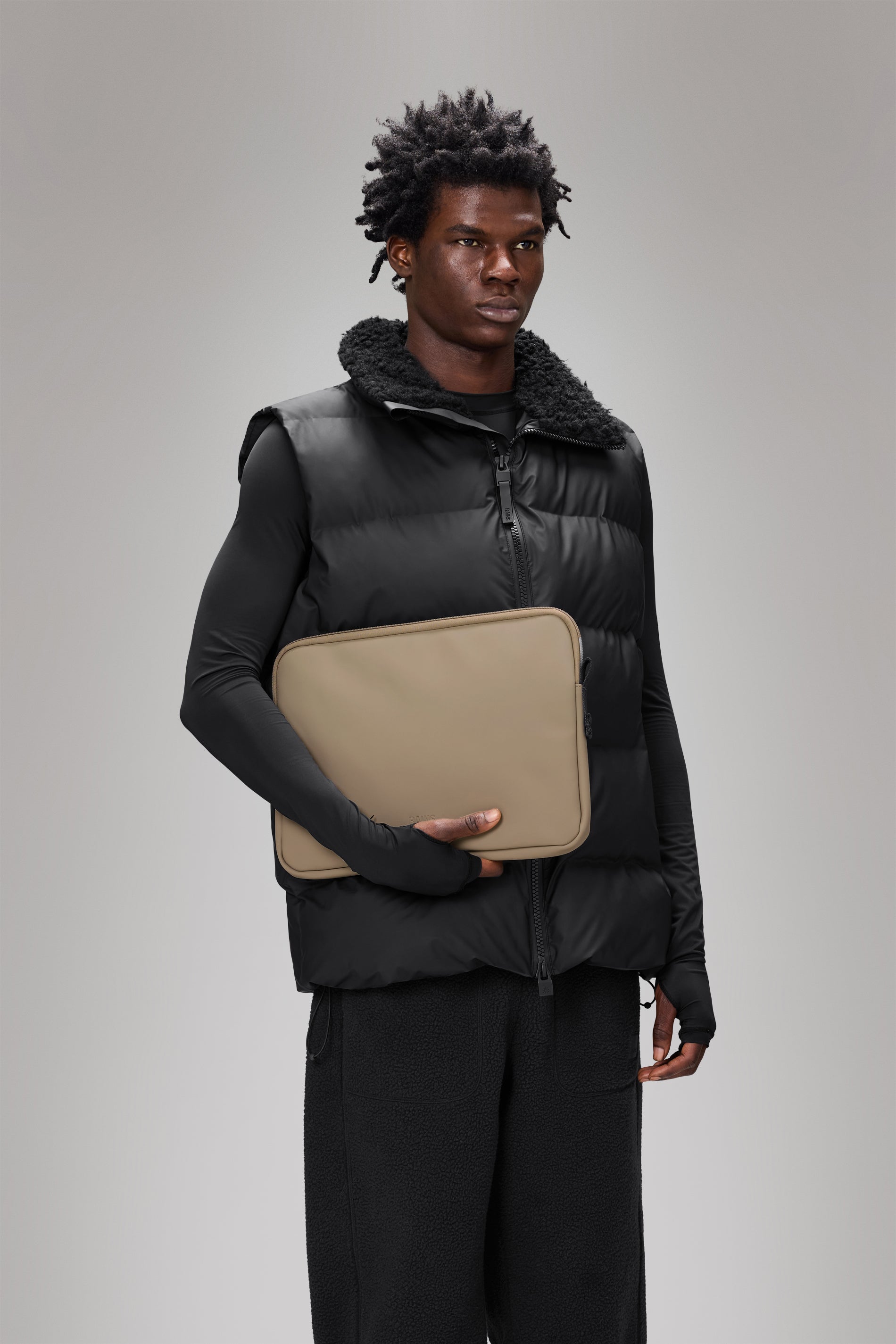 RAINS Trail Laptop Case 13″/14″ Beige 2.20L H25 x D2.50 x W35 cm Laptop Case